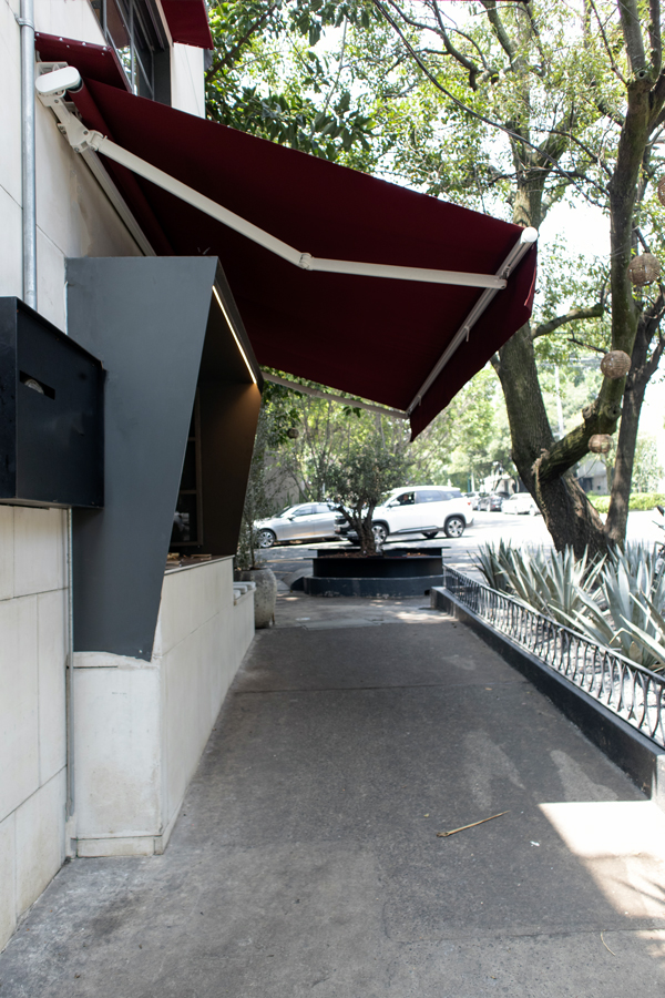 Toldo de brazo articulado